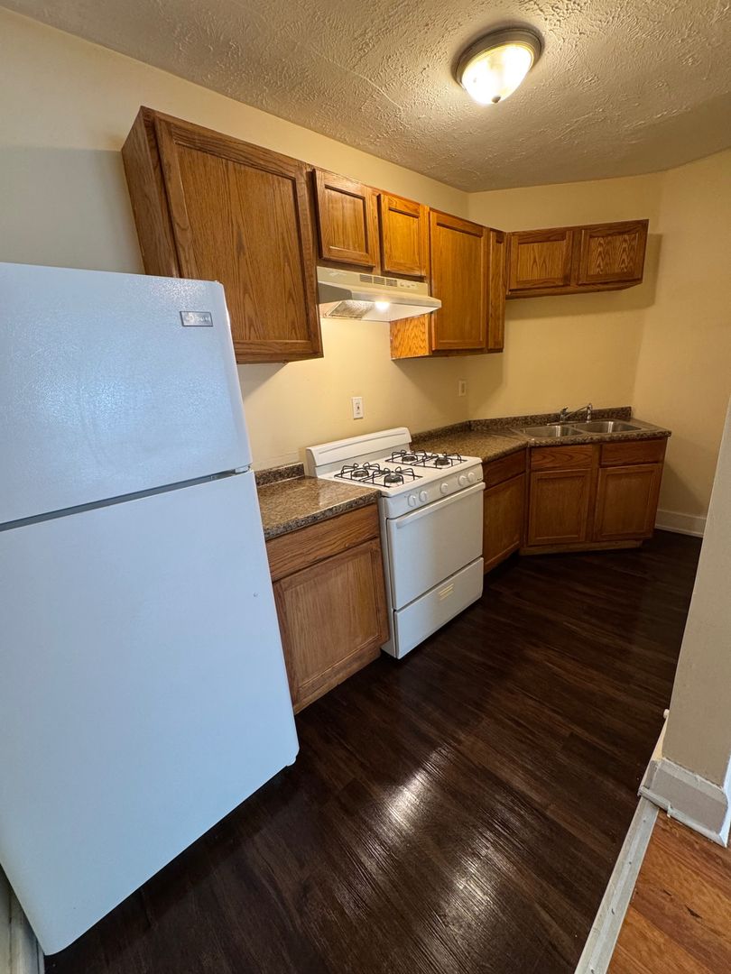Rockford Apartment: 1357-59 5th Ave