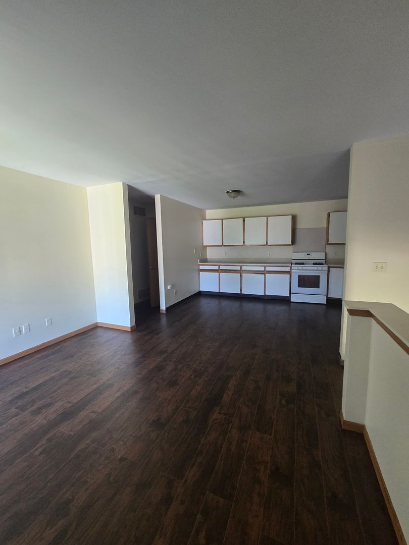 Rockford Apartment: 2723-2837 Silent Wood Trail