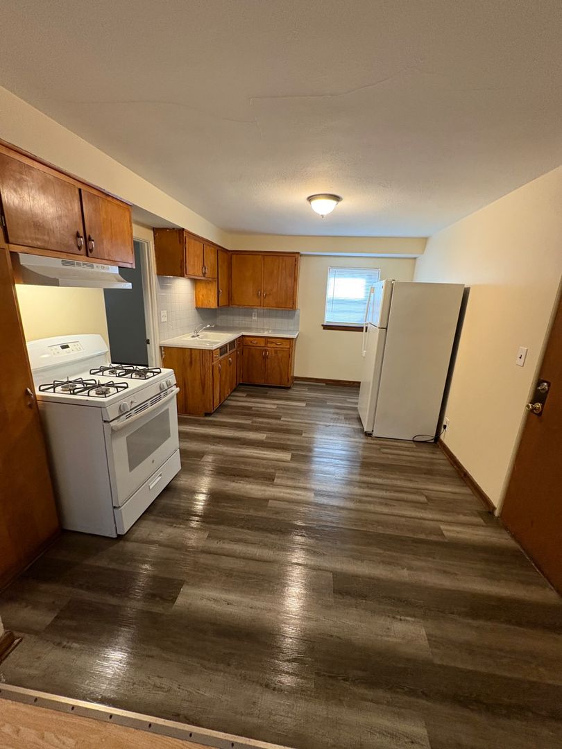 Rockford Apartment: 2415 Benderwirt Ave
