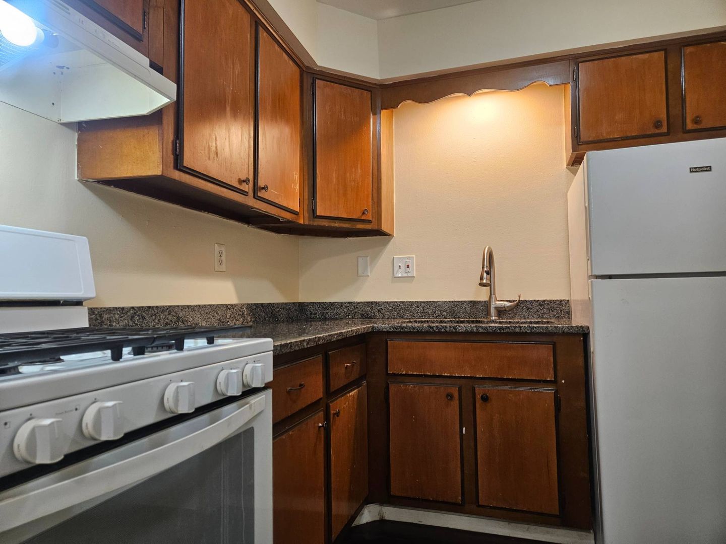 Rockford Apartment: 3627-3631 N Rockton Ave