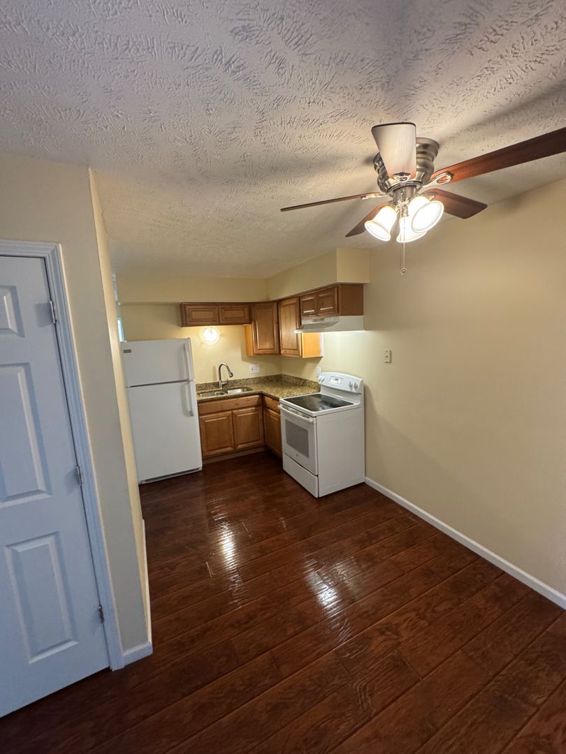 Rockford Apartment: 3120 Meriday Ln
