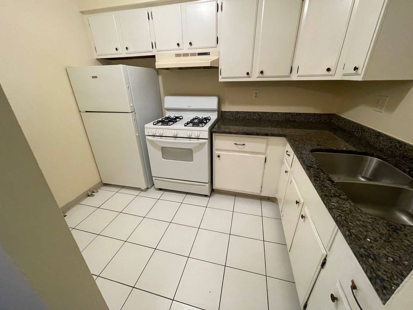 Rockford Apartment: 3627-3631 N Rockton Ave