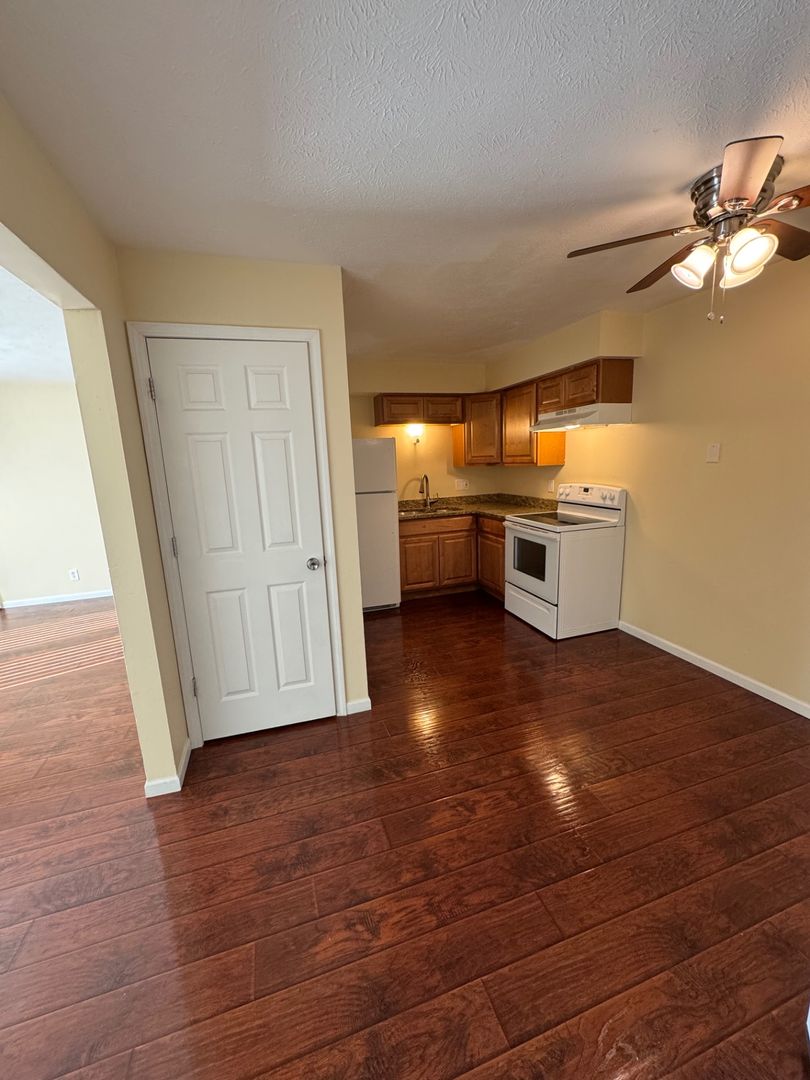 Rockford Apartment: 3120 Meriday Ln