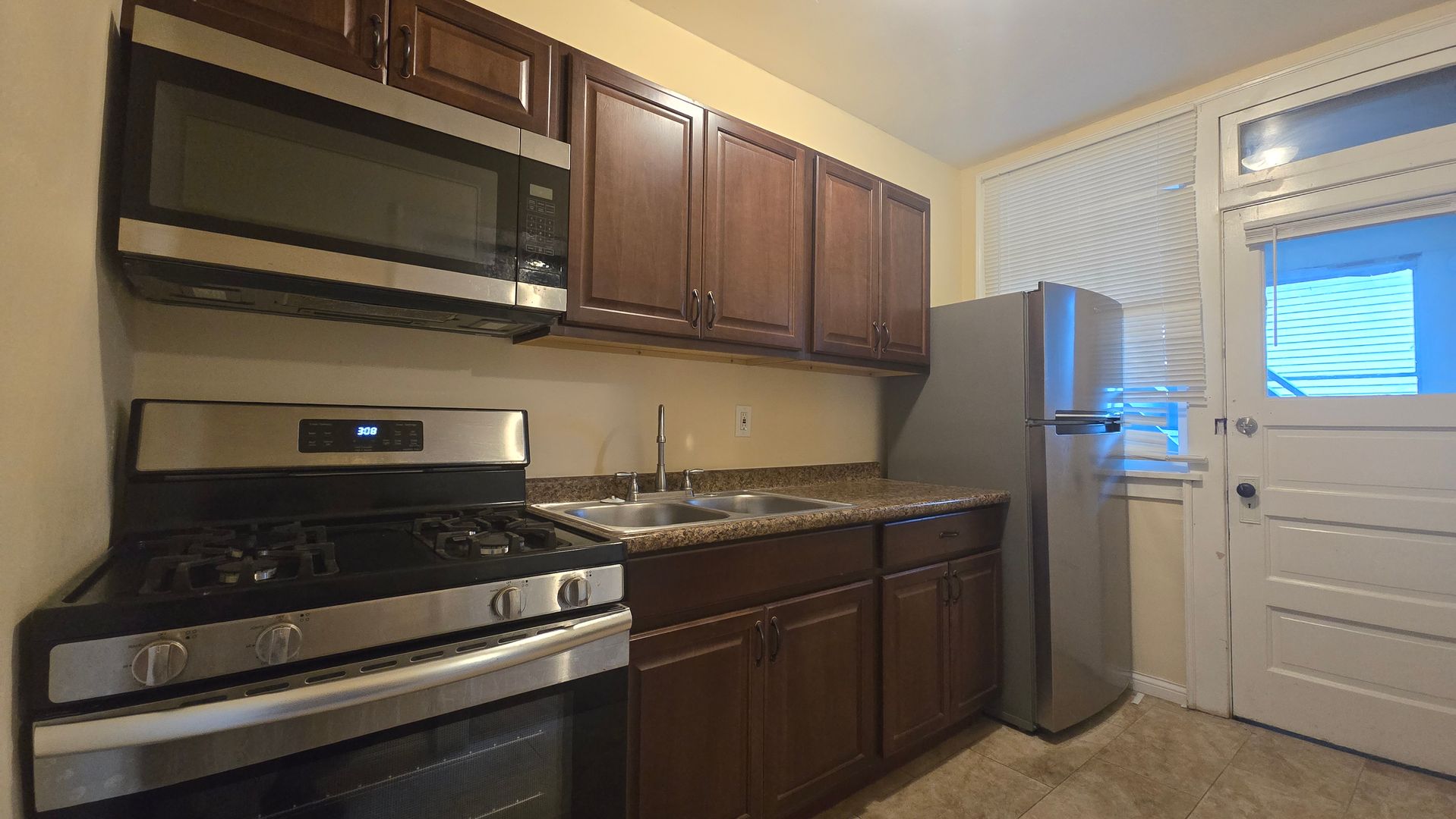 Rockford Apartment: 1319-21 12th St