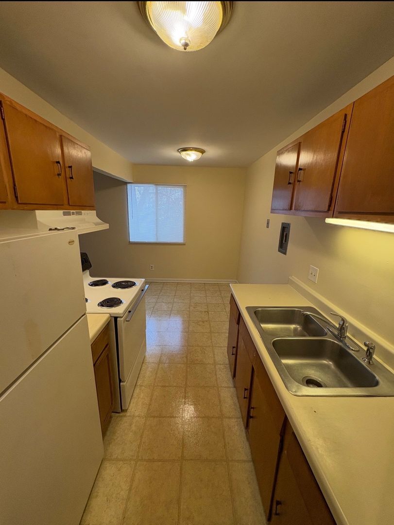 Rockford Apartment: 829 N Court St