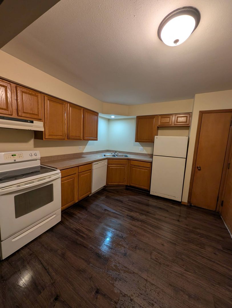 Rockford Apartment: 2305 School St