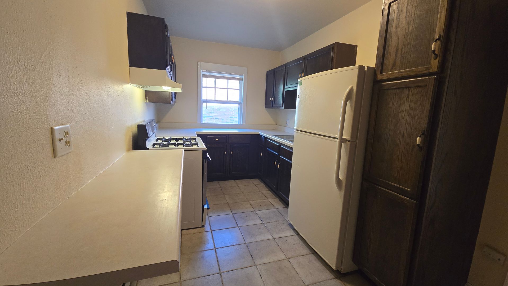 Rockford Apartment: 2302 Auburn St