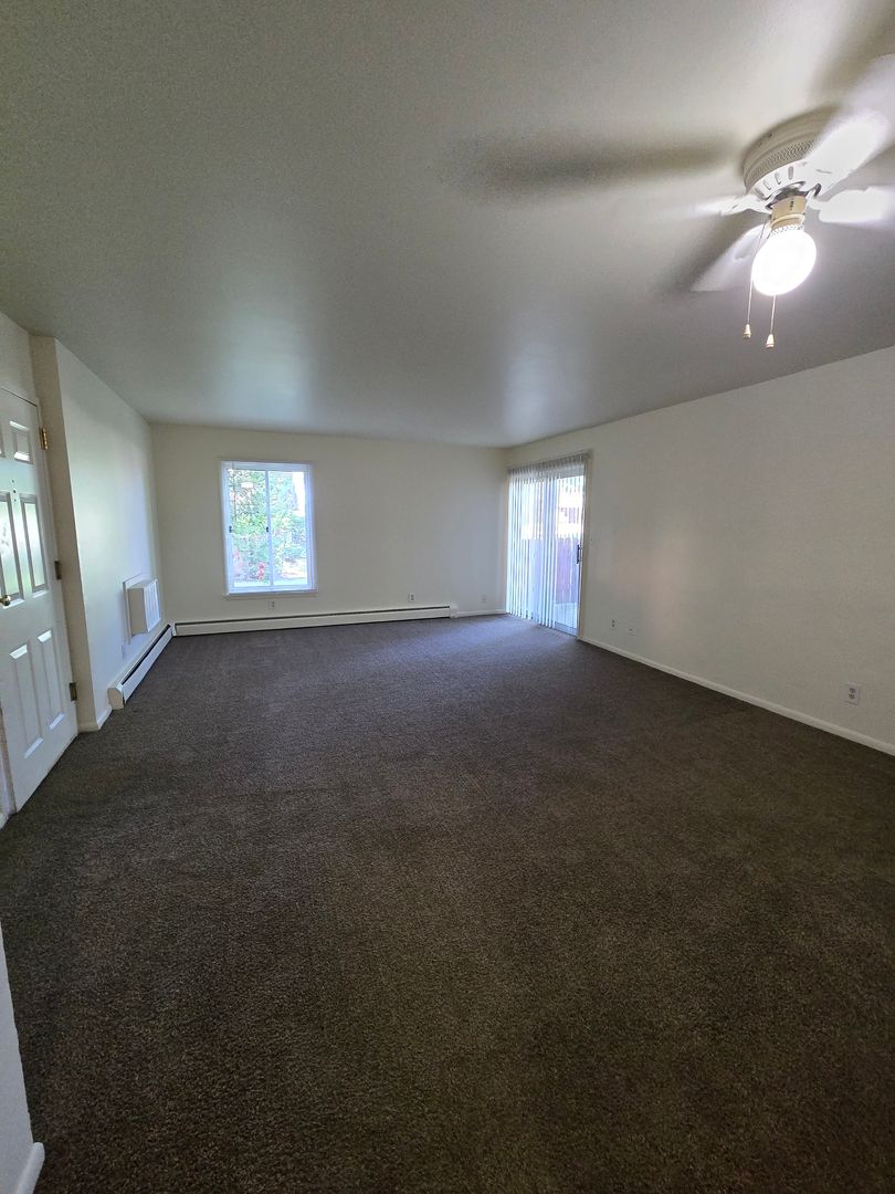 Rockford Apartment: 444 Gramercy Drive