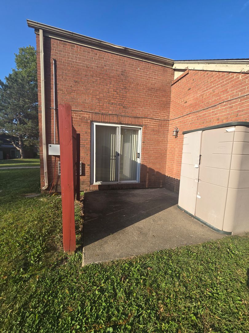 Rockford Apartment: 444 Gramercy Drive