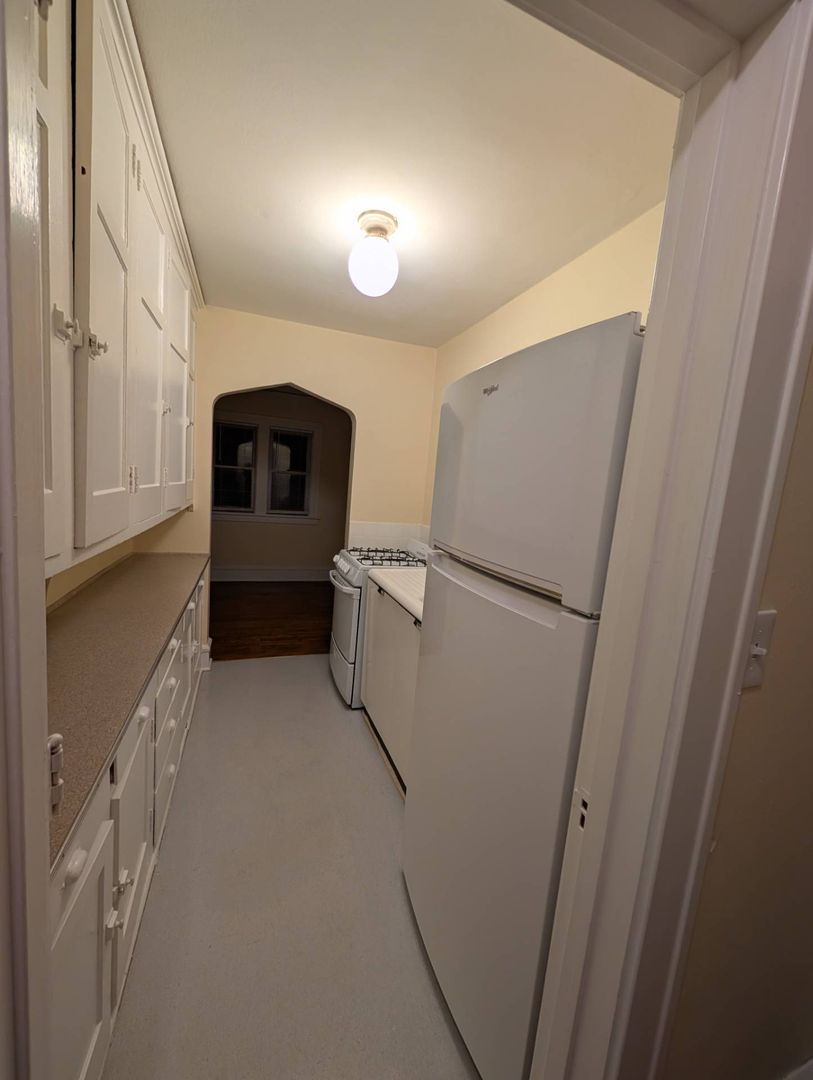 Rockford Apartment: 939 N Church St