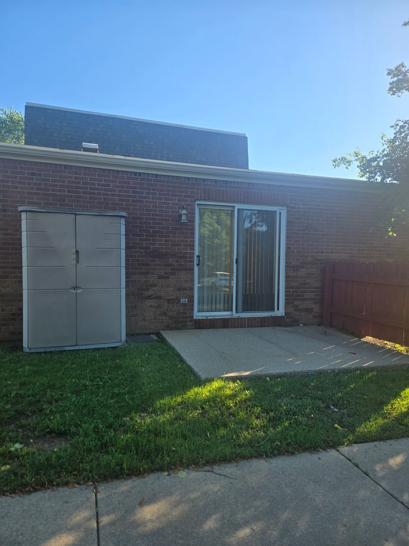 Rockford Apartment: 444 Gramercy Drive