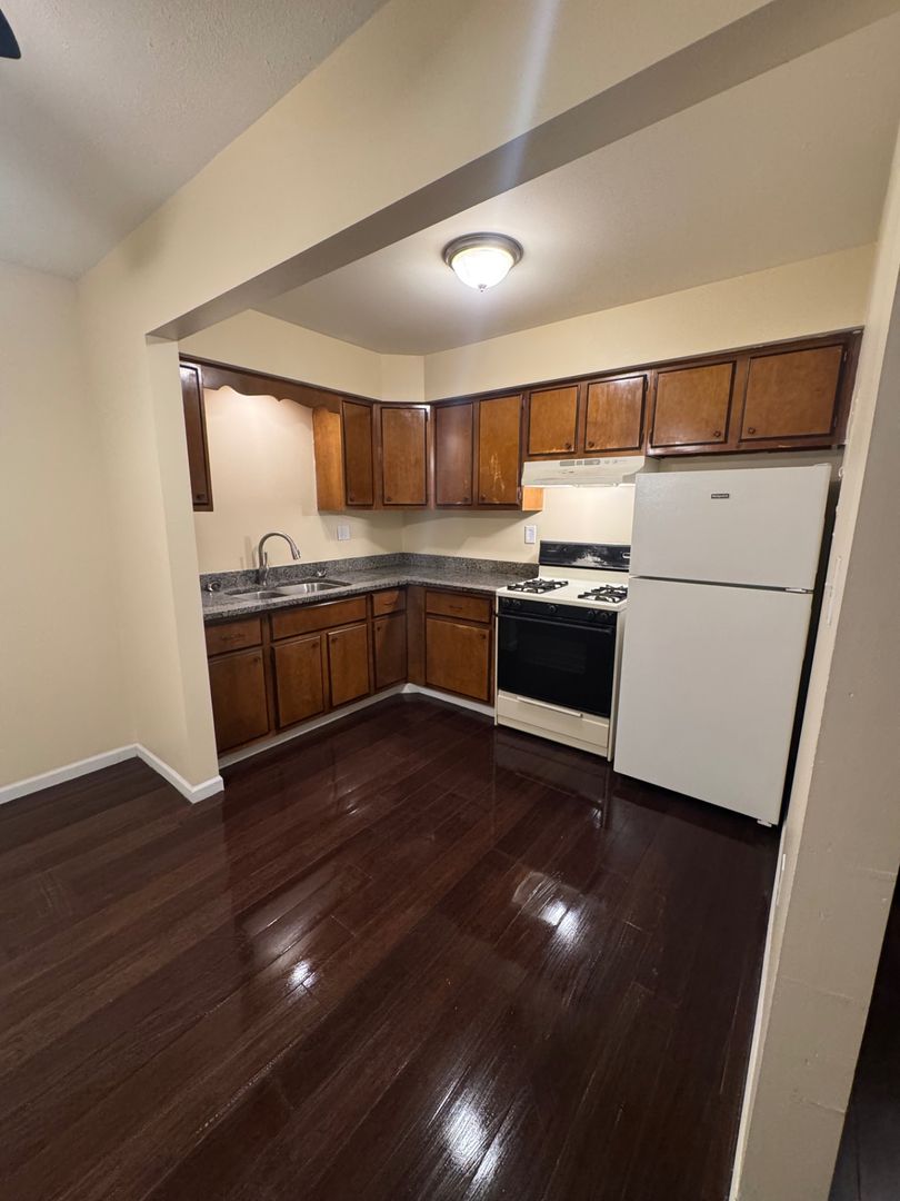 Rockford Apartment: 3627-3631 N Rockton Ave