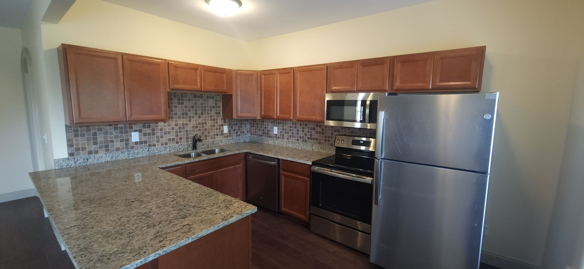Rockford Apartment: 1416 E State St