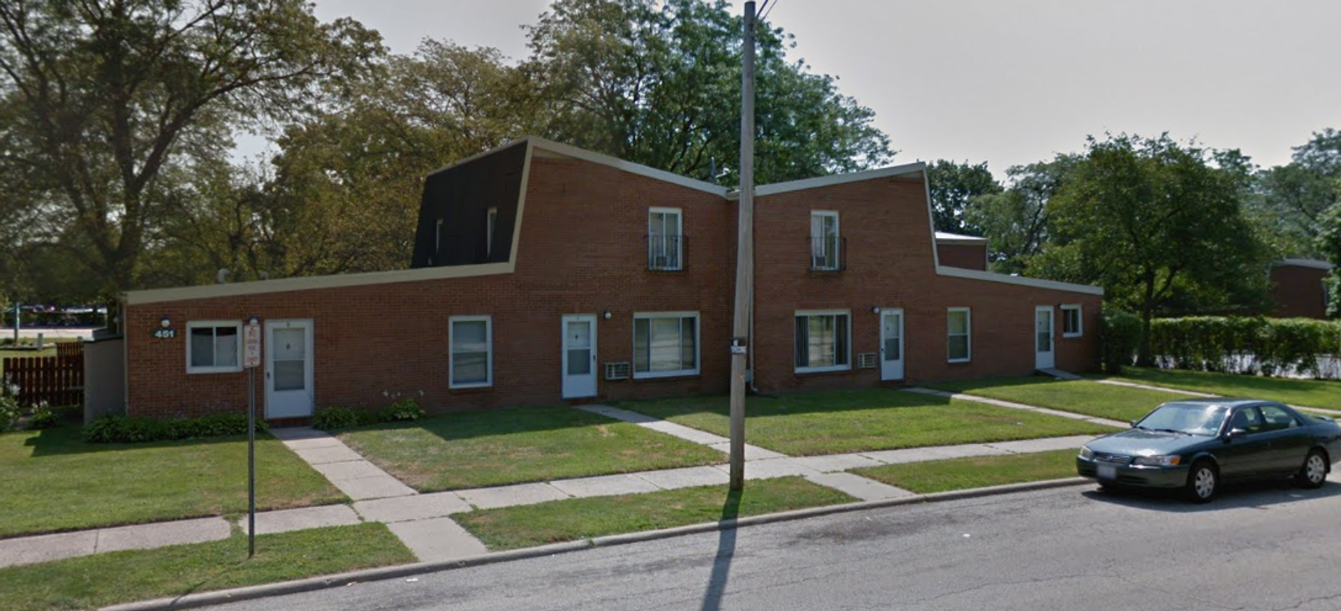 Rockford Apartment: 444 Gramercy Drive