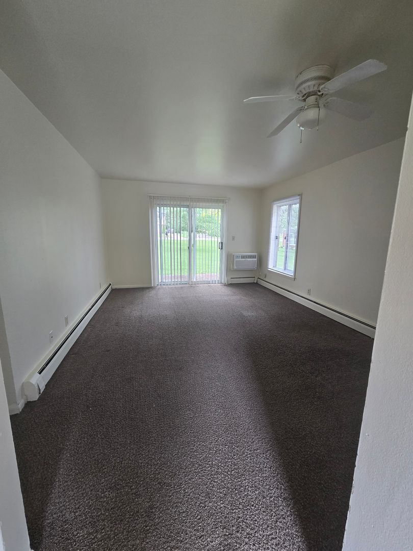 Rockford Apartment: 444 Gramercy Drive