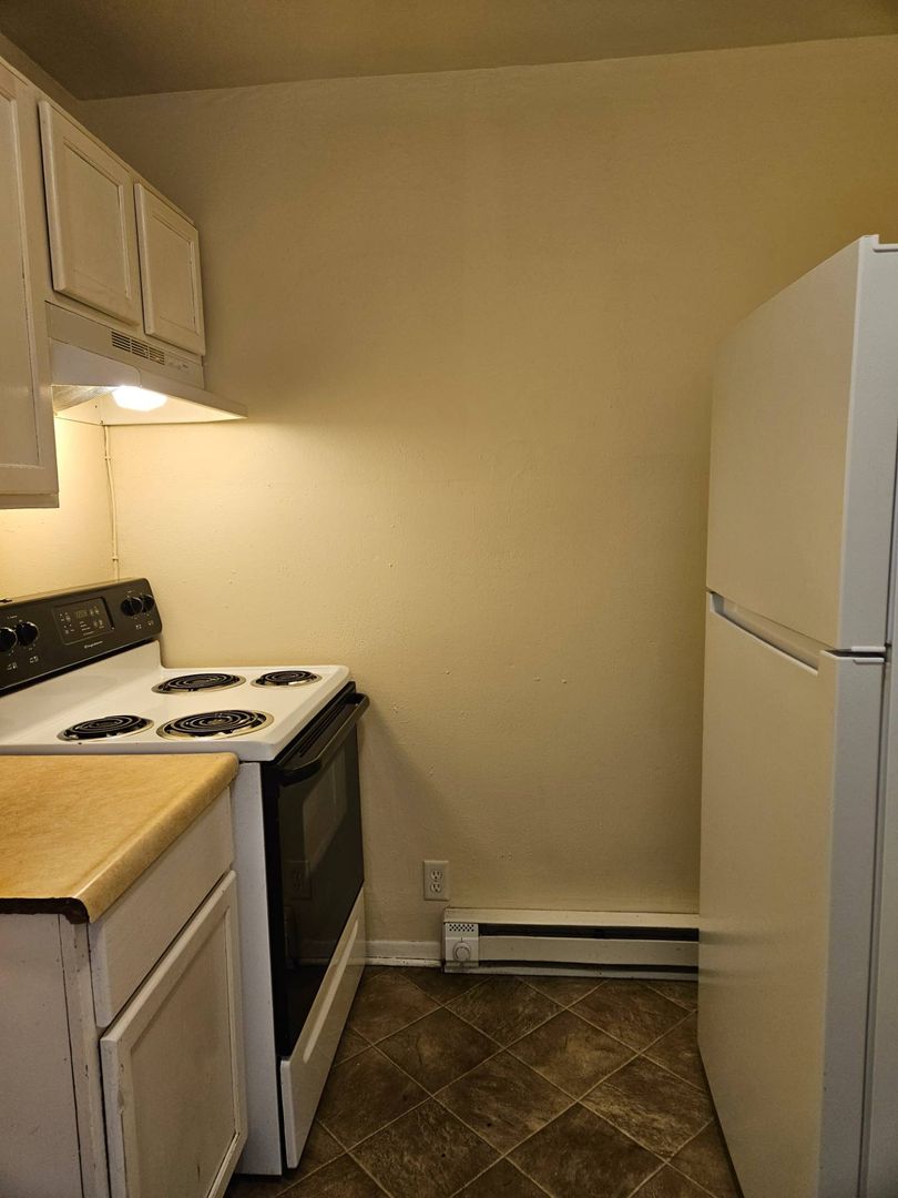 Rockford Apartment: 2302 Auburn St