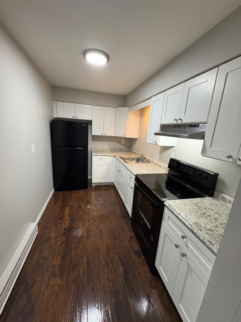 Rockford Apartment: 2425-2505-2513 Wesleyan Ave