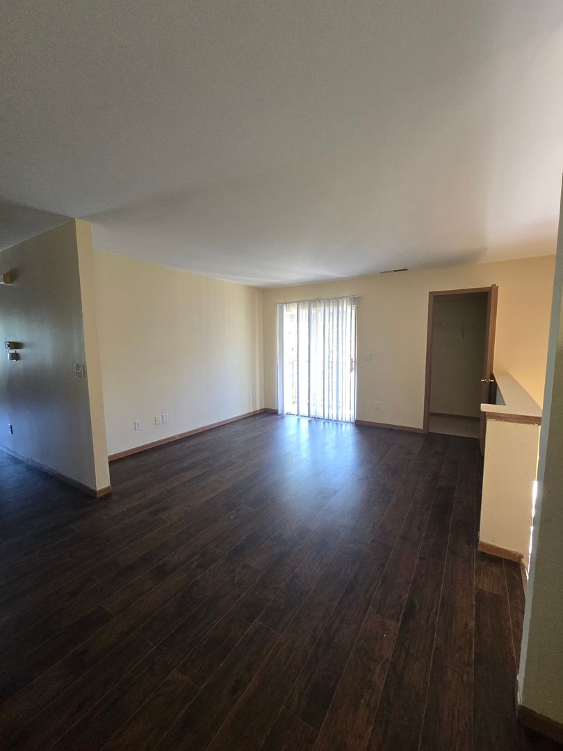 Rockford Apartment: 2723-2837 Silent Wood Trail