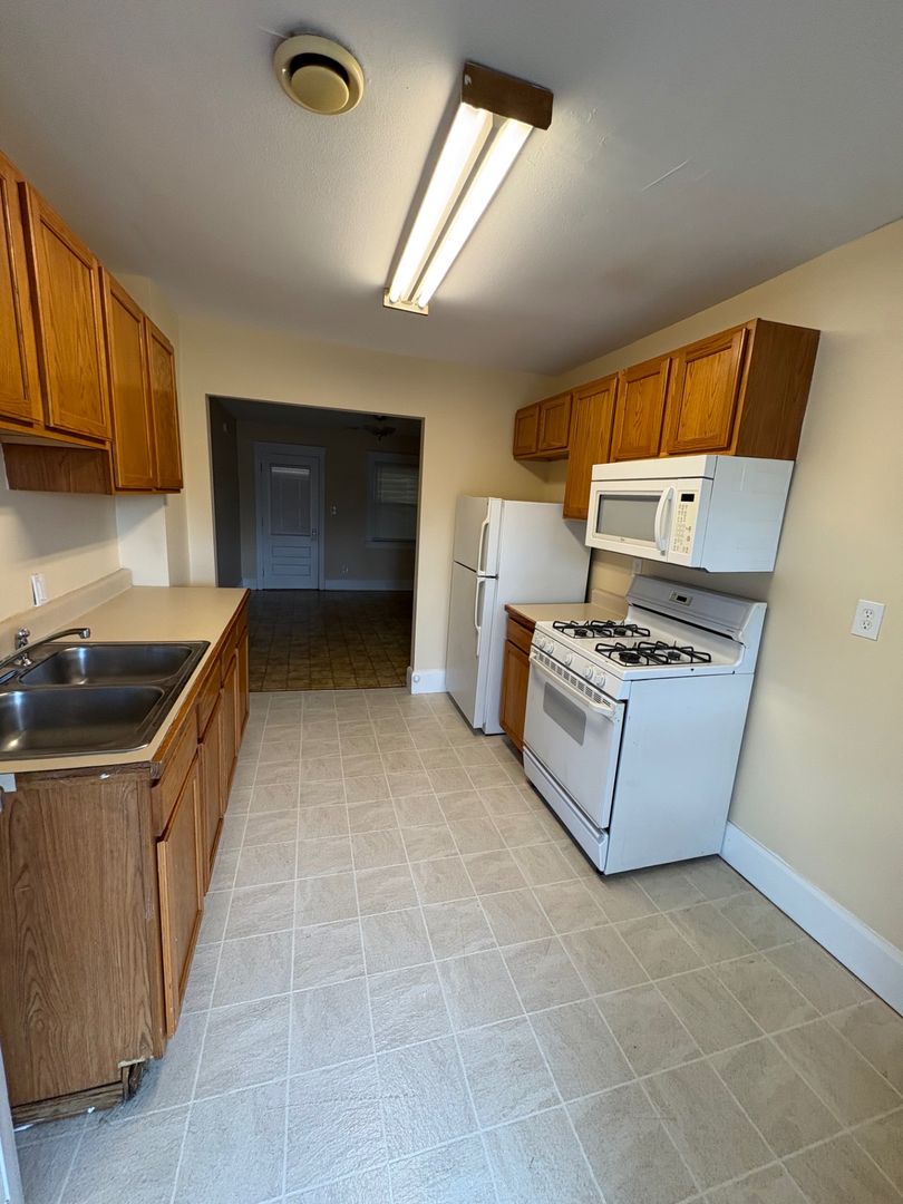 Rockford Apartment: 150 N 9th St