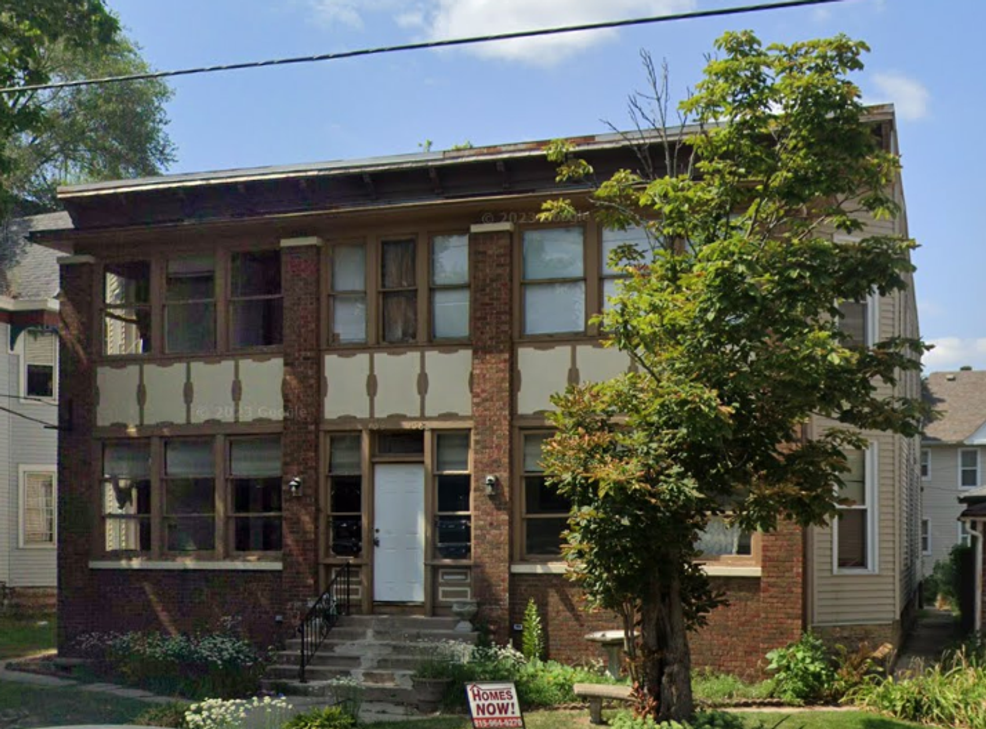 Rockford Apartment: 136 N Longwood St