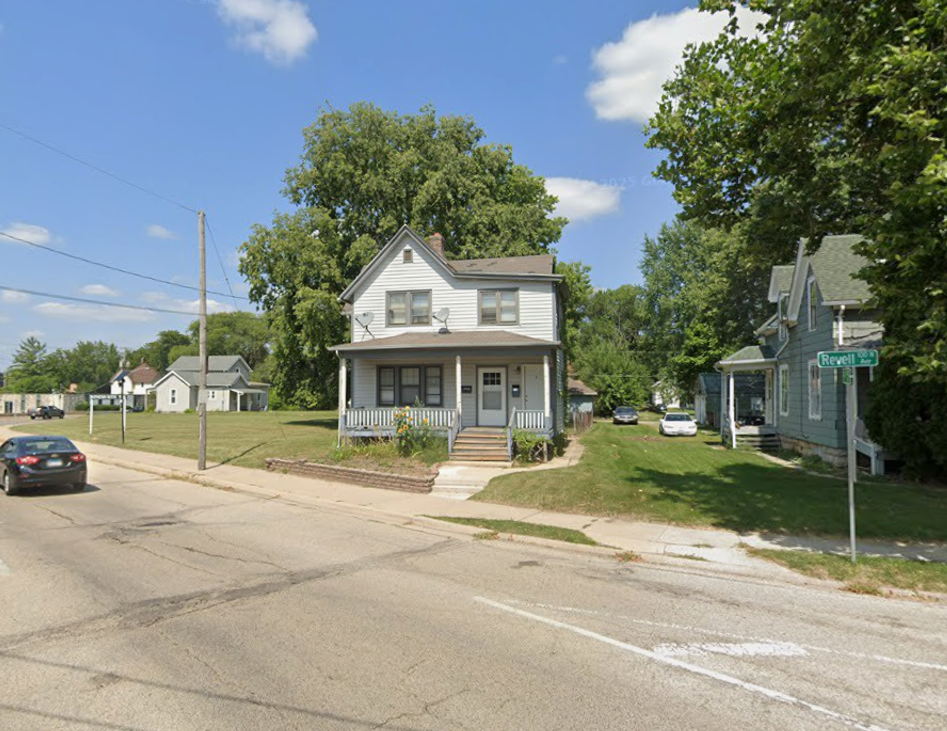 Rockford Apartment: 1118 Revell Ave
