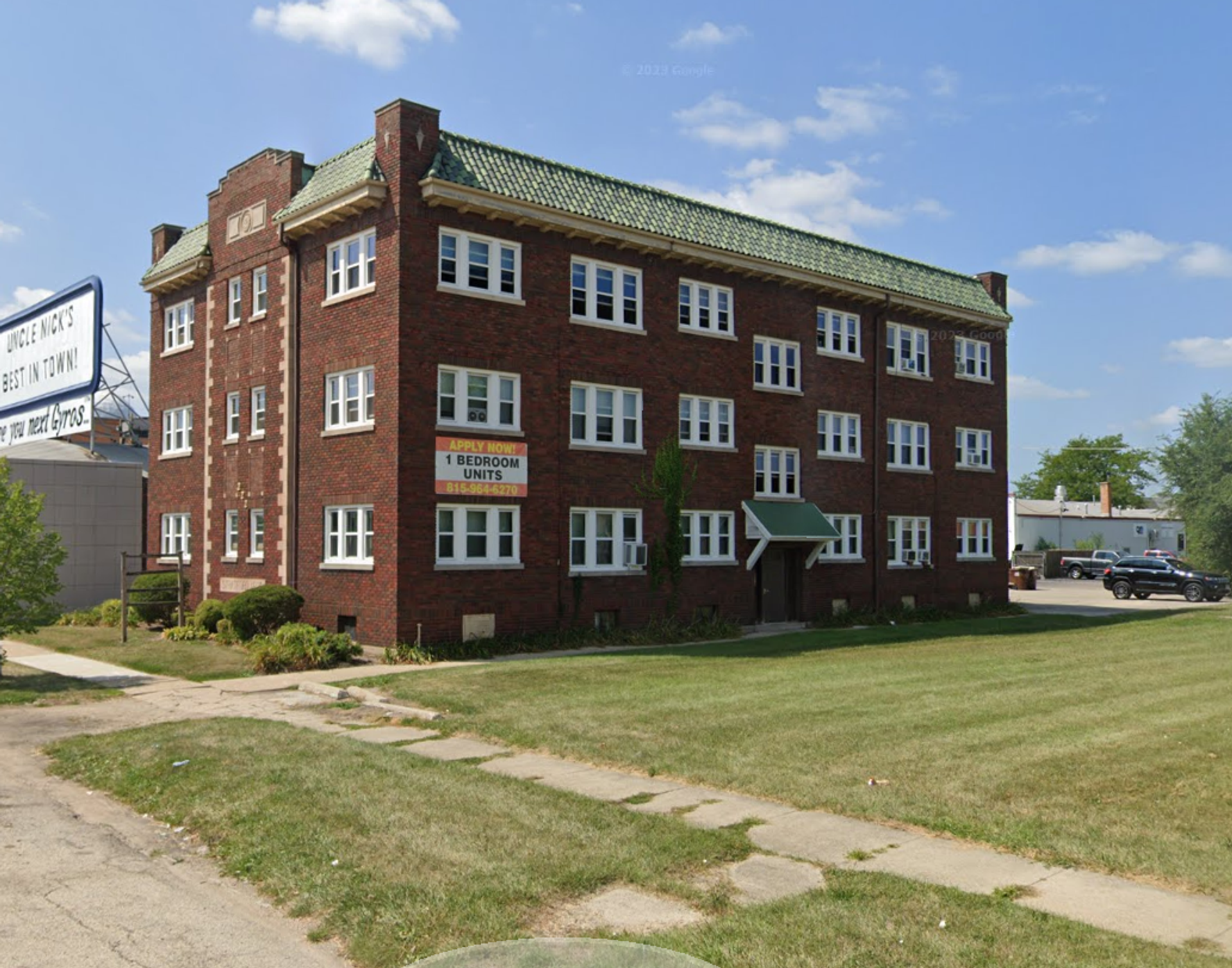 Rockford Apartment: 222 N 5th St