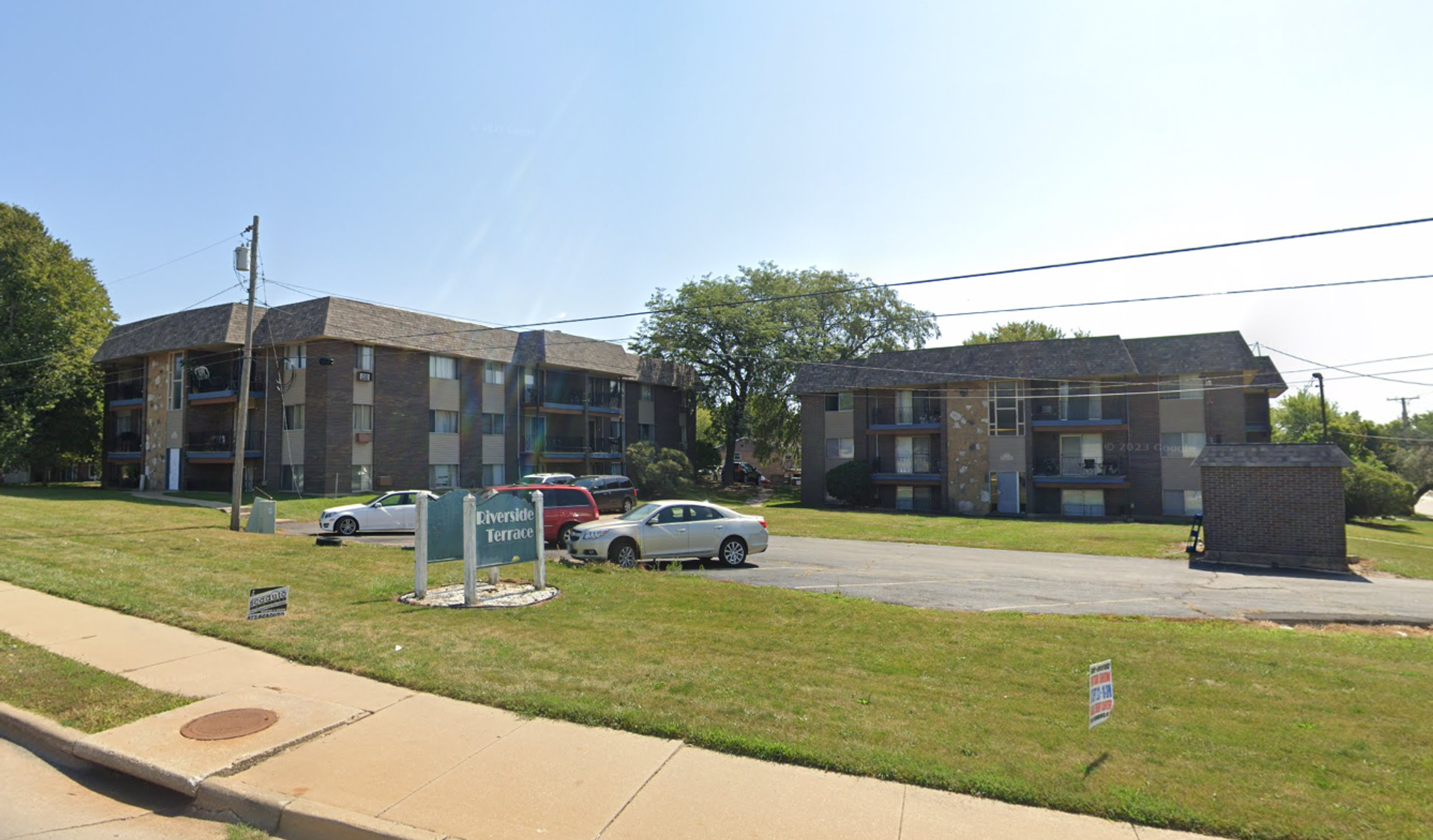 Rockford Apartment: 3627-3631 N Rockton Ave