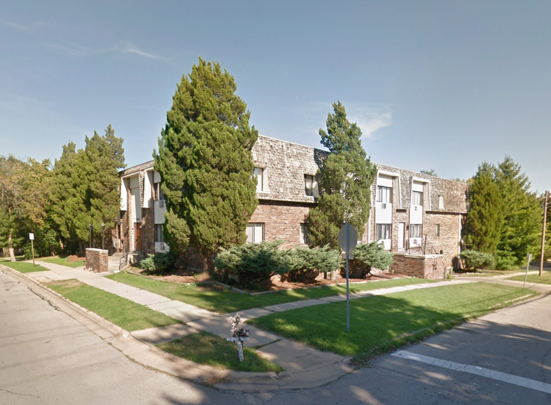 Rockford Apartment: 805 N Court St