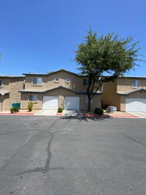 AMERICANA Property Mgmt - Gated 2beds -2baths Townhouse in Spring Valley – photo 1