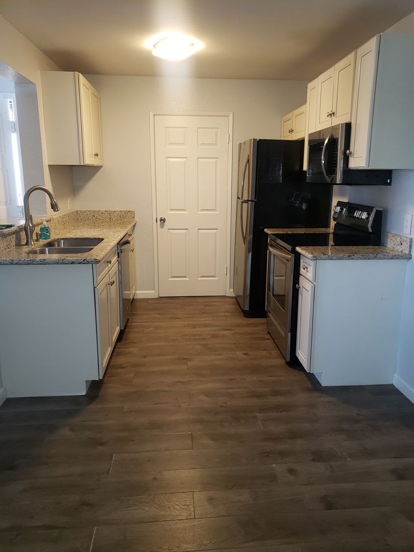 Las Vegas House: 230 Mission Newport Lane #102