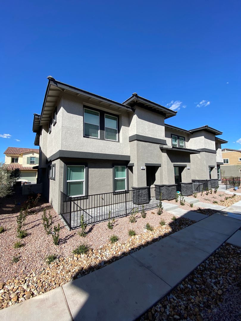 Henderson Townhome: 345 Summer Sparrow ave