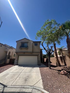 2 Story home with huge backyard – photo 1