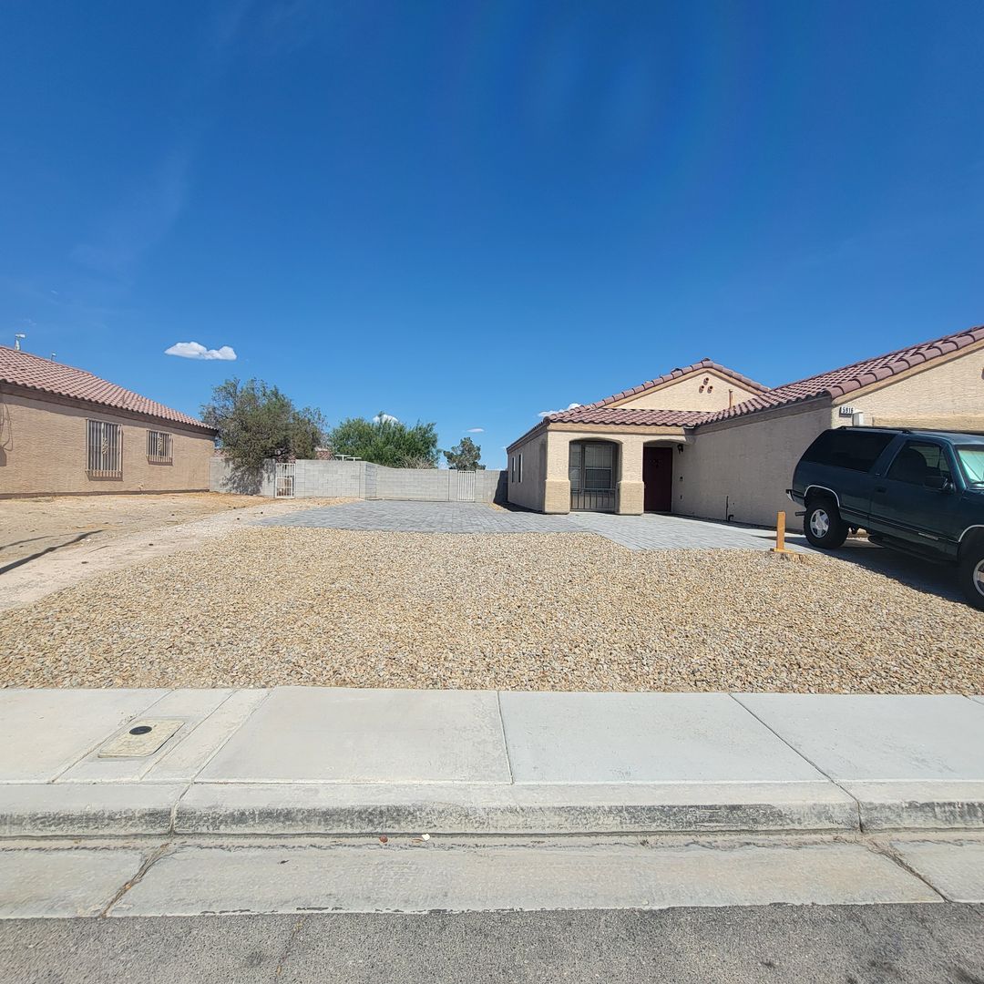 North Las Vegas House: 5916 Kenmore St