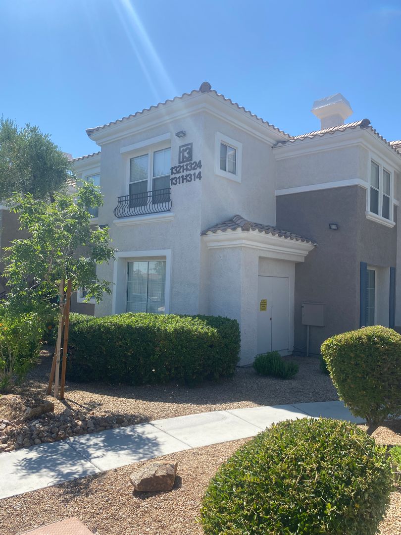 Henderson House: 2325 Windmill Pkwy #1313