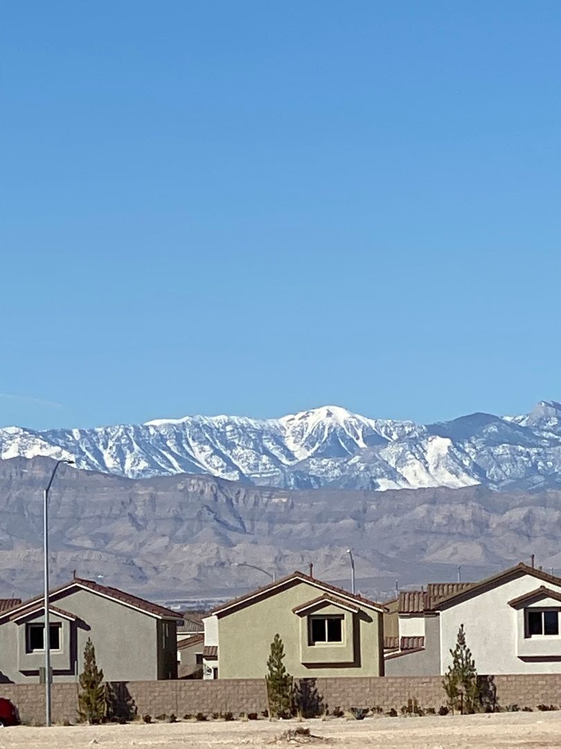 North Las Vegas House: 6812 Alpine White ct
