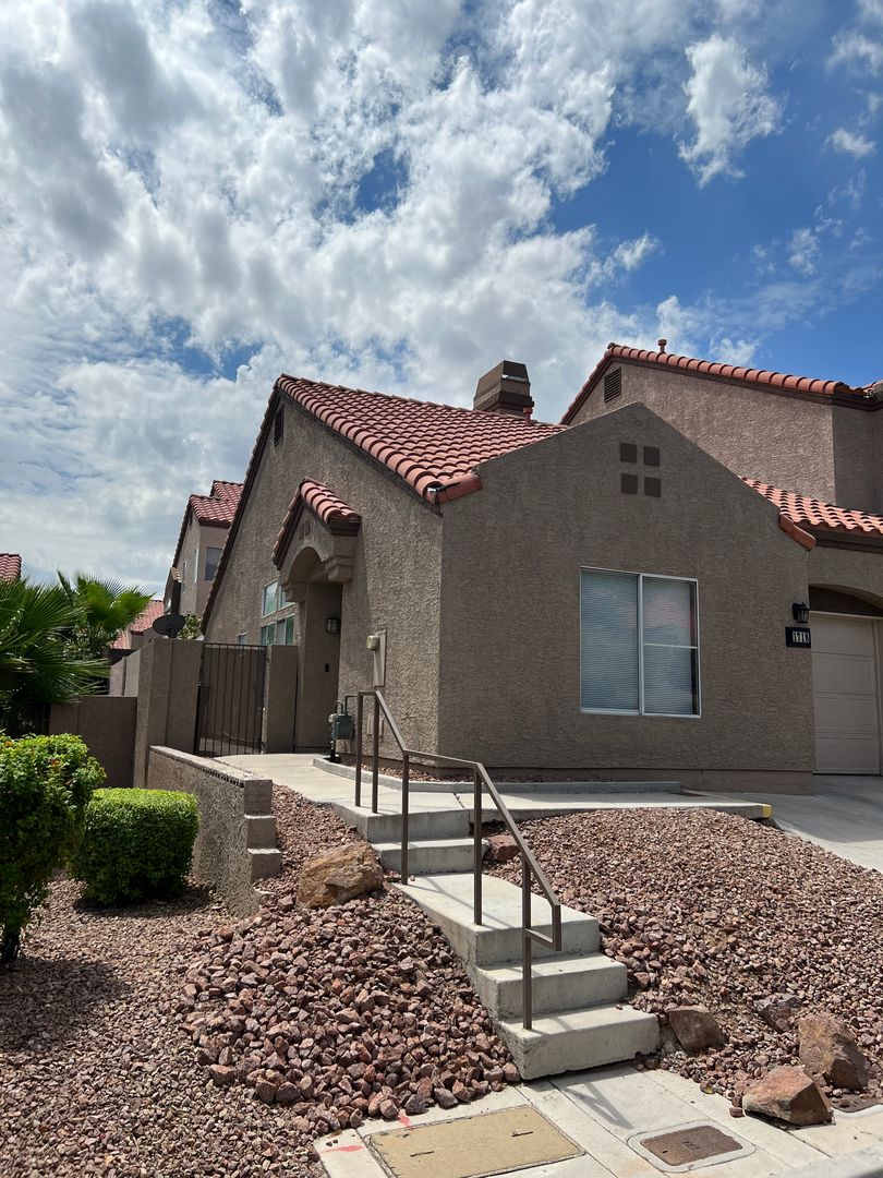 Henderson Townhome: 1718 Comstock Dr.