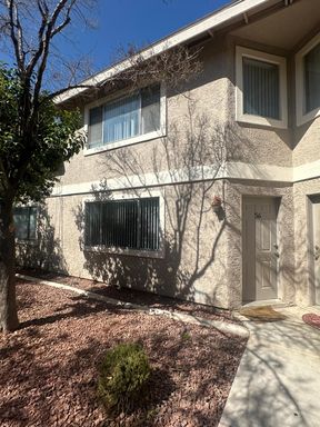 Beautiful Townhouse 2 Bedrooms 1 1/2 Baths Newly Renovated!!! WONT LAST LONG!! – photo 1