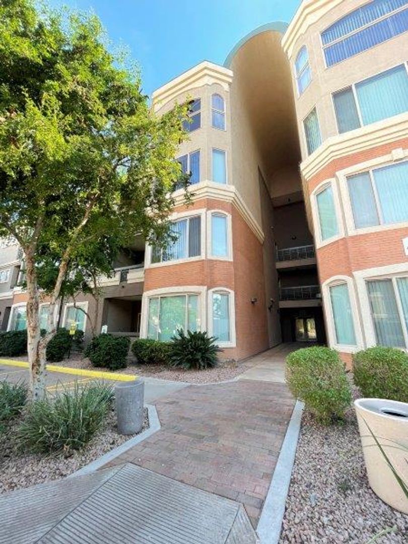 Tempe House: 435 W Rio Salado Pkwy#301