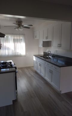 Beautifully remodeled 2 bedroom apartment. A MUST SEE!!!!!! – photo 1