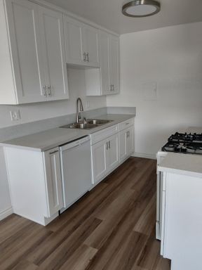 Beautifully remodeled apartment. MUST SEE!!!!!!