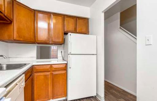 Move In Special * $500 OFF TOTAL MOVE IN AMOUNT * – photo 1