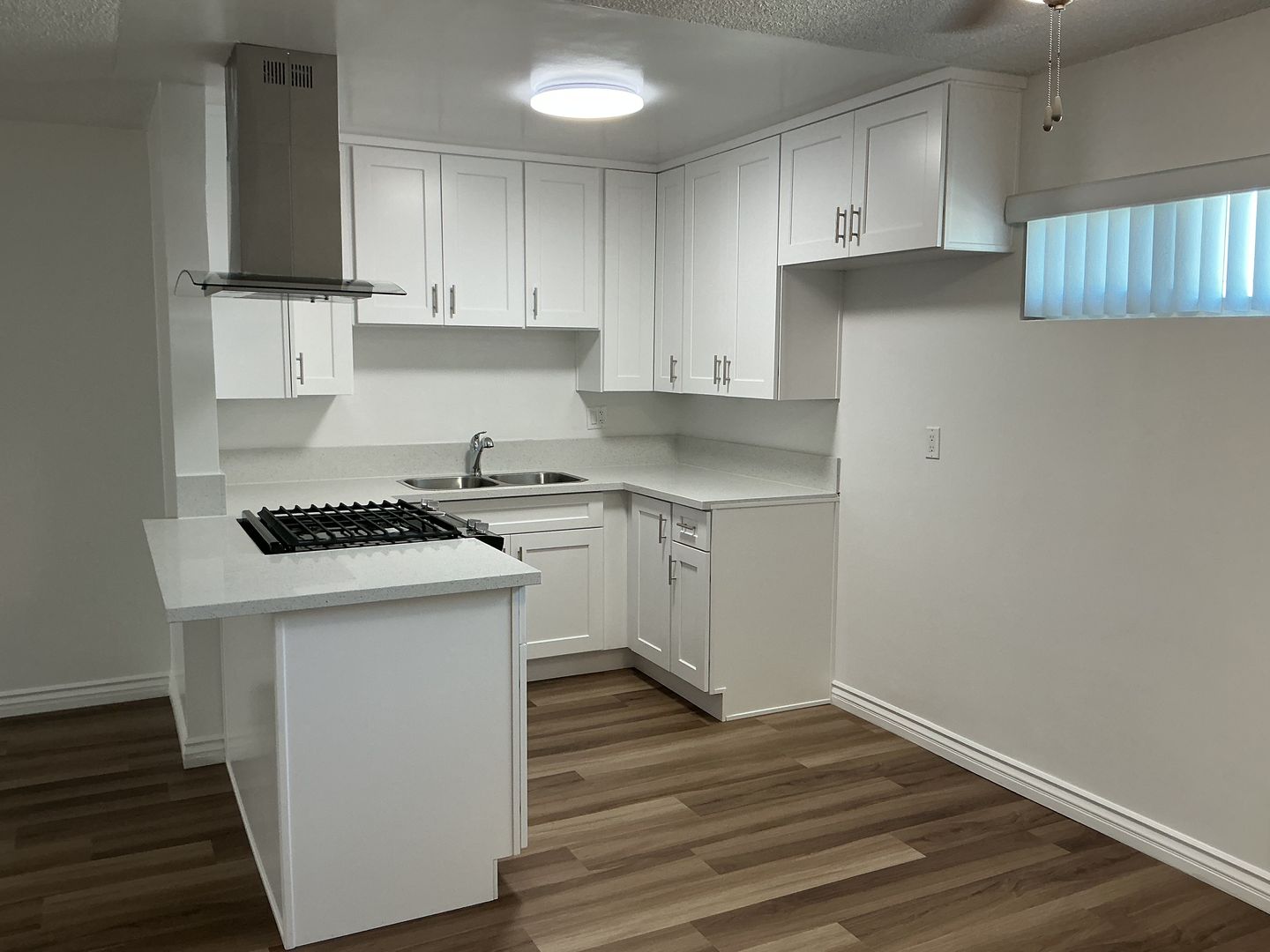 Downey Apartment: 9931 Tweedy Lane