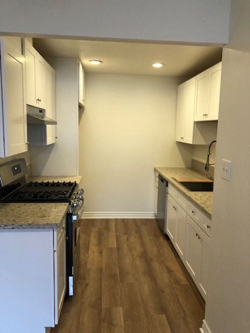 Downey Apartment: 10518 Western Avenue