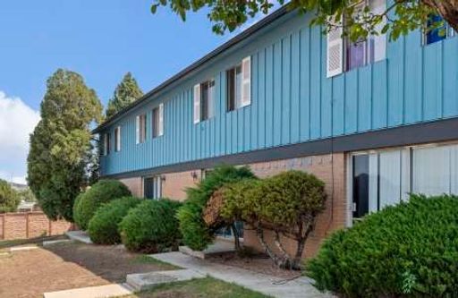 Large 3 bed/1.5 bath with HUGE basement and private yard – photo 1