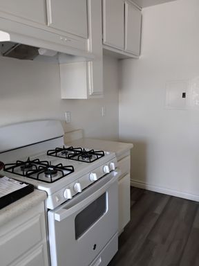 Nice, clean upstairs one bedroom - Please to view
