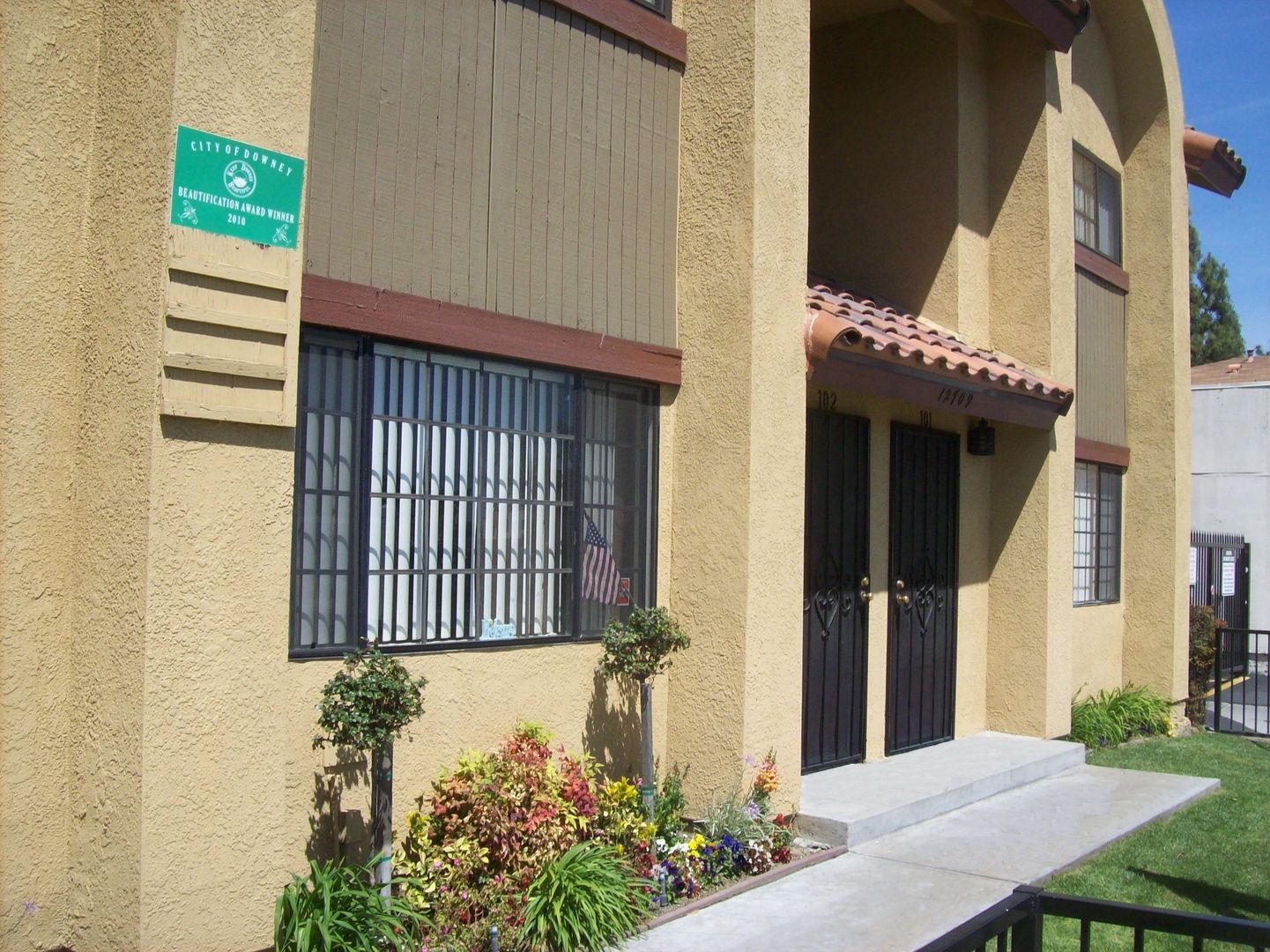 Downey Apartment: 12709 Lakewood Blvd.