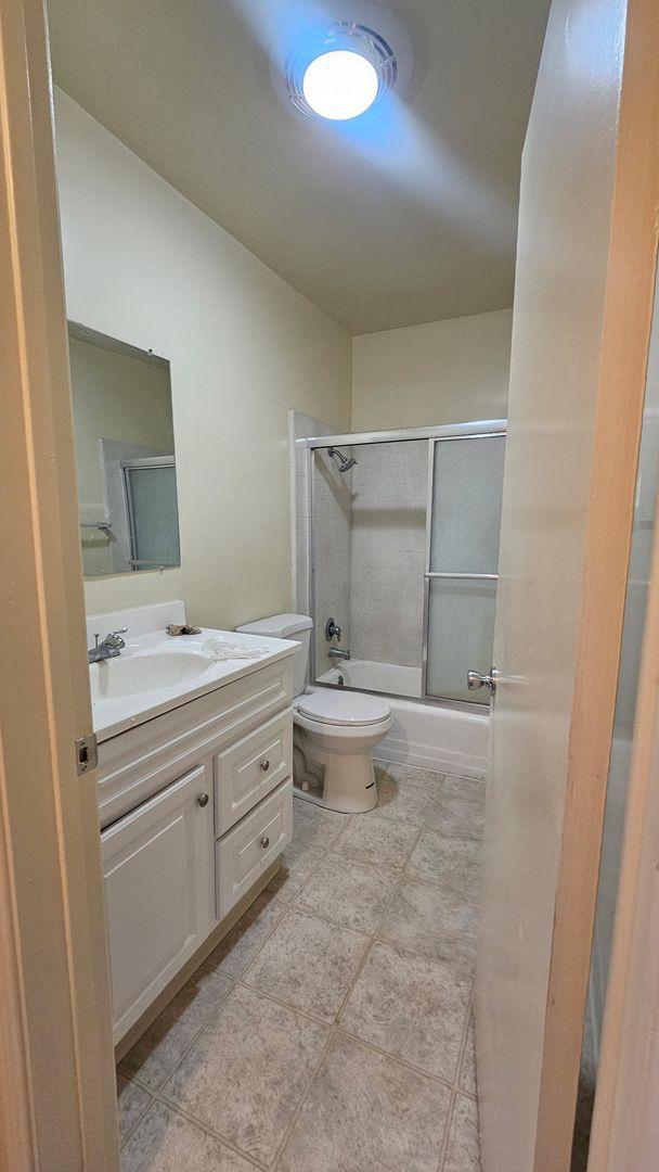 Downey Apartment: 10515-19 Western Avenue