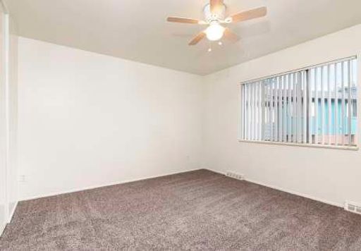 Large 2 bed/1.5 bath apartment with HUGE basement and yard! – photo 1