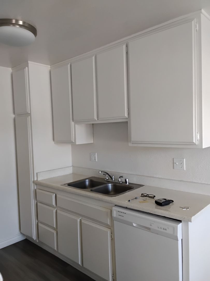 Bellflower Apartment: 9854 Cedar Street