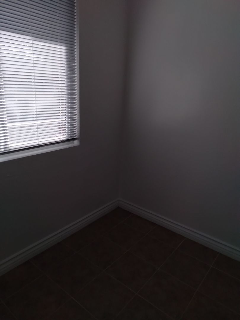 Cudahy Apartment: 5033-5035 Santa Ana St